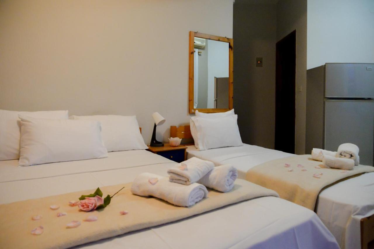 Hotel Mikes Nea Kallikrateia Екстер'єр фото